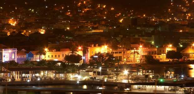 Kapverden Rundreise São Vicente: Mindelo bei Nacht