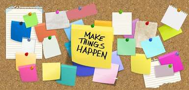 Pinnwand mit Notizzetteln - Make Things Happen