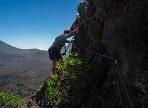 Fogo - Klettersteig - im Hintergrund Weitblick und blauer Himmel