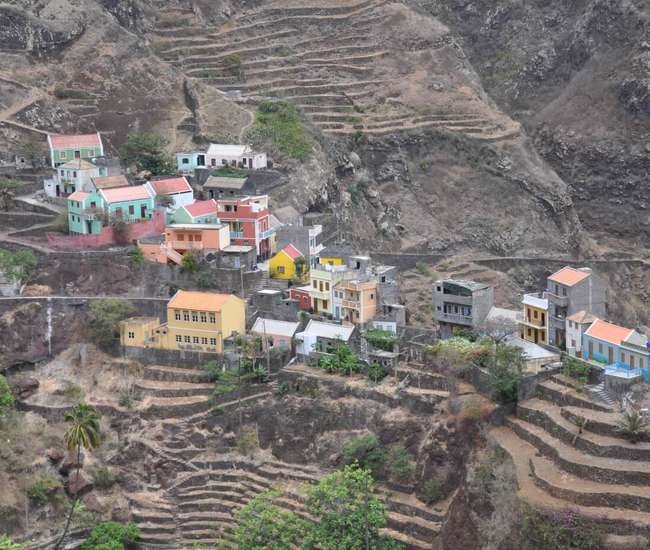 Kapverden Rundreise : Tageswanderungen Santo Antão + Santiago - Steilküstenwanderung: Blick zurück nach Fontainhas