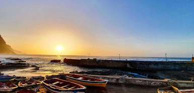 Santo Antão - Sonnenuntergang und Fischerboote am Fischerhafen von Ponta do Sol